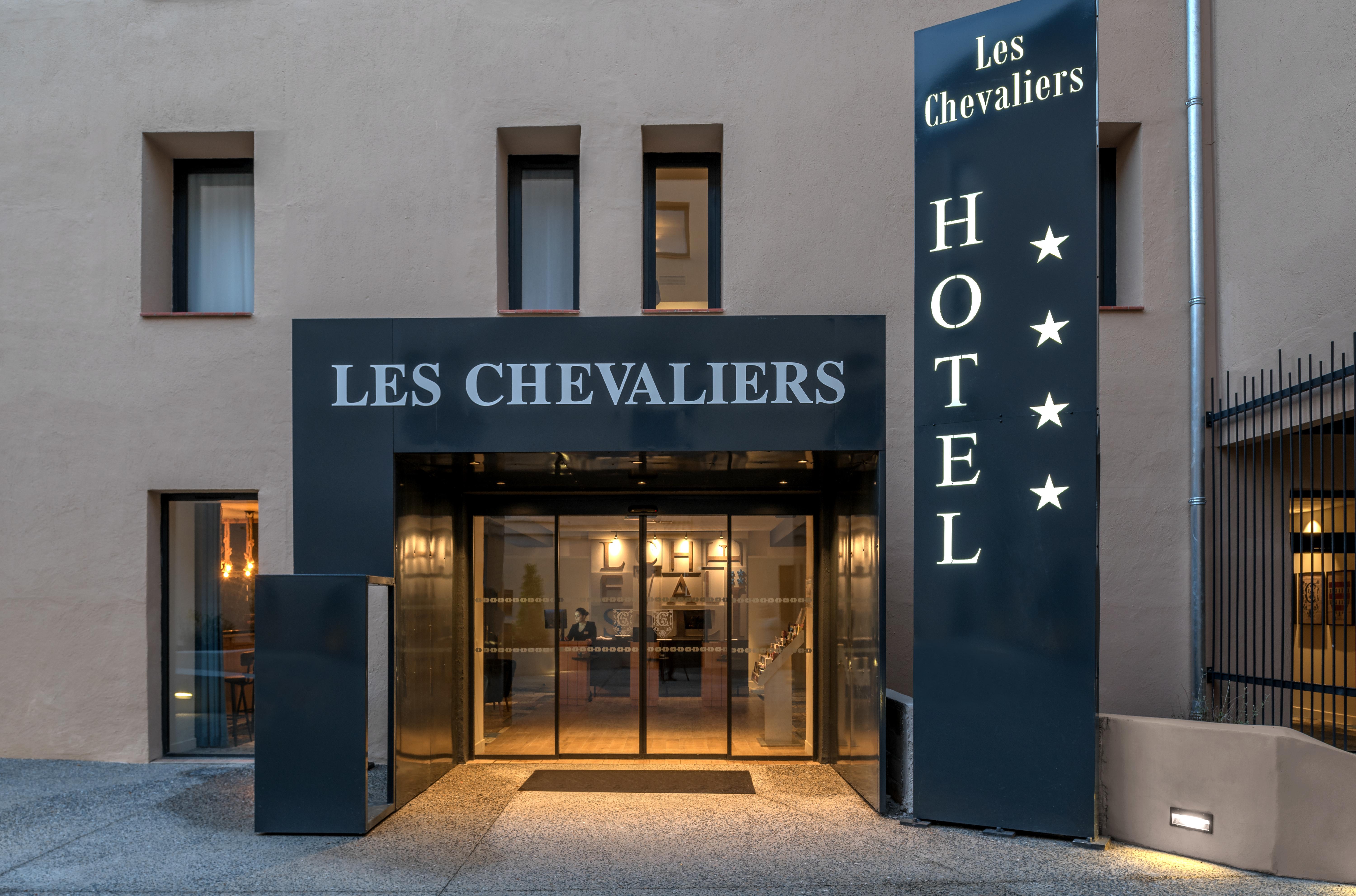 Sowell Hotels Les Chevaliers Carcassonne Bagian luar foto