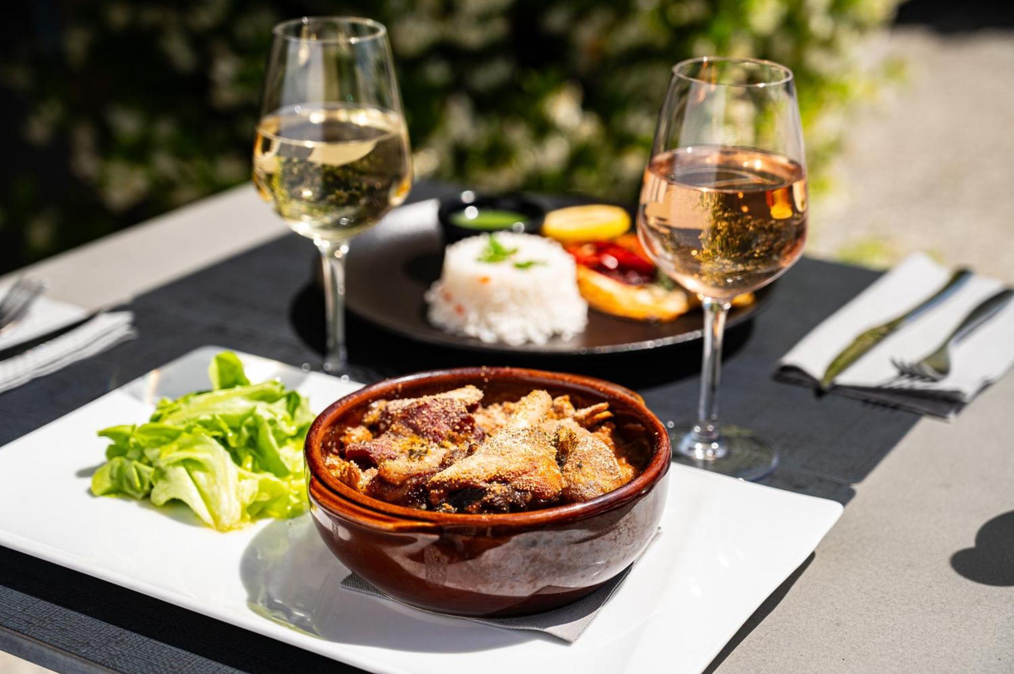 Sowell Hotels Les Chevaliers Carcassonne Bagian luar foto