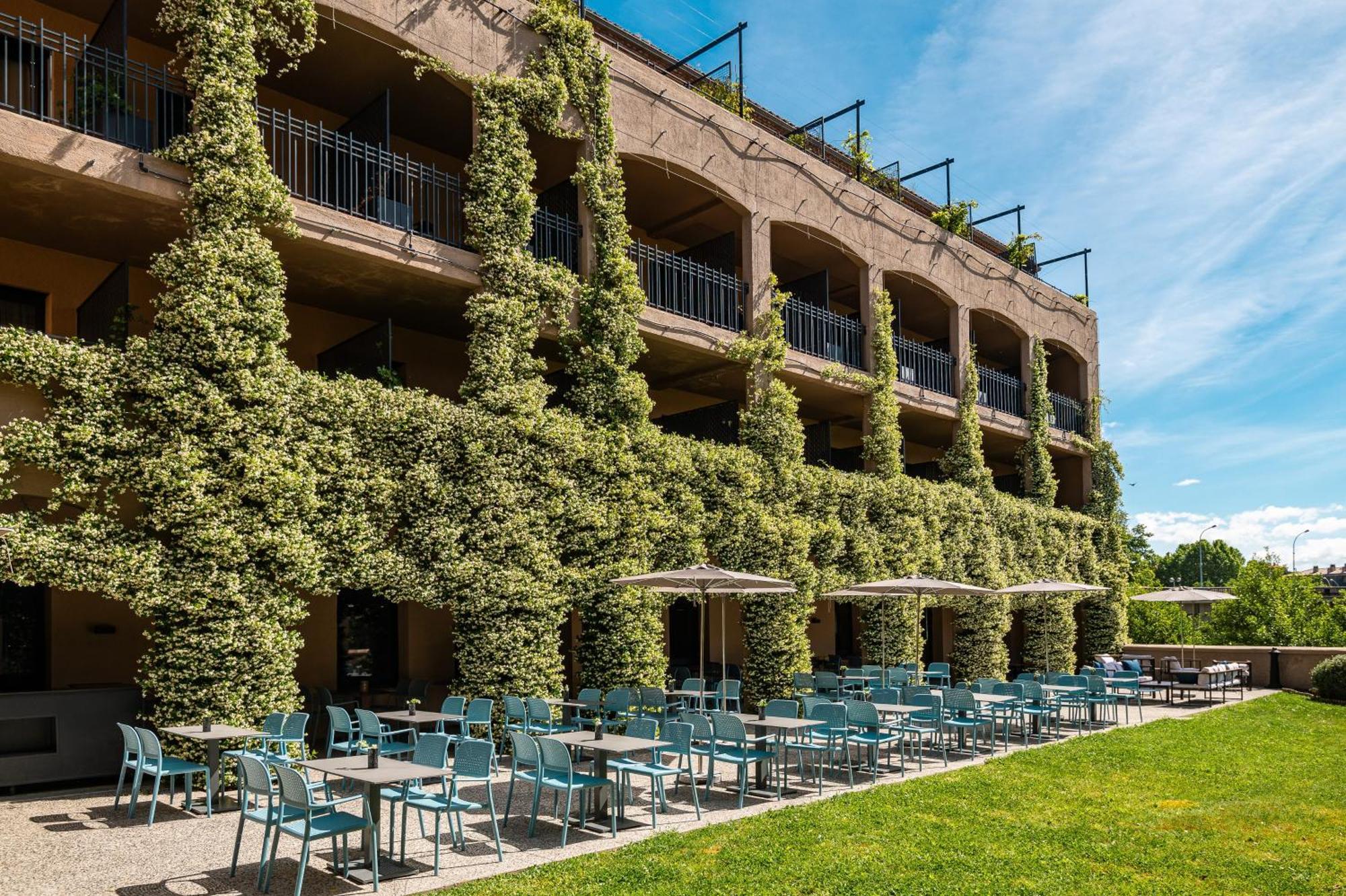 Sowell Hotels Les Chevaliers Carcassonne Bagian luar foto