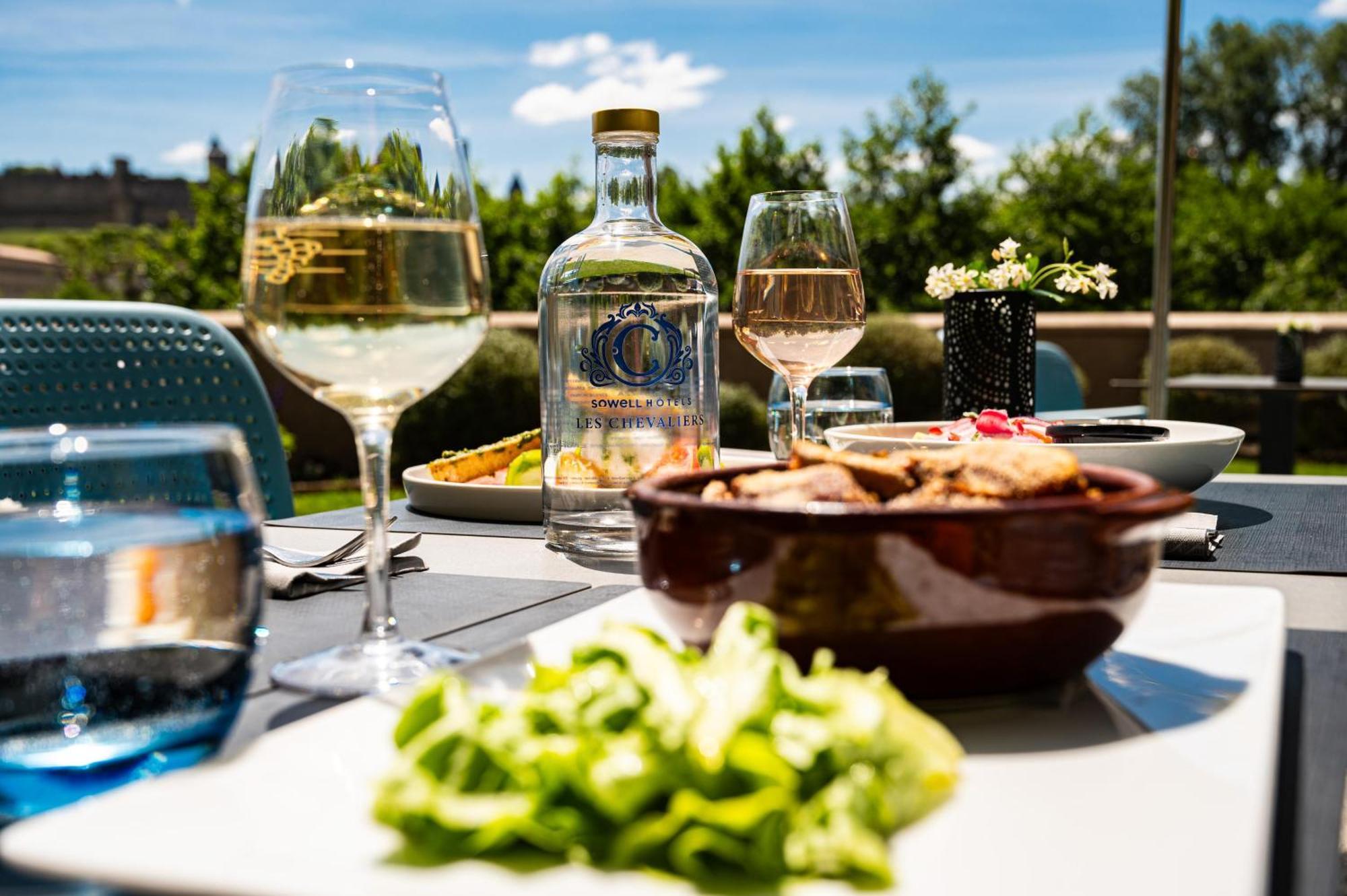 Sowell Hotels Les Chevaliers Carcassonne Bagian luar foto