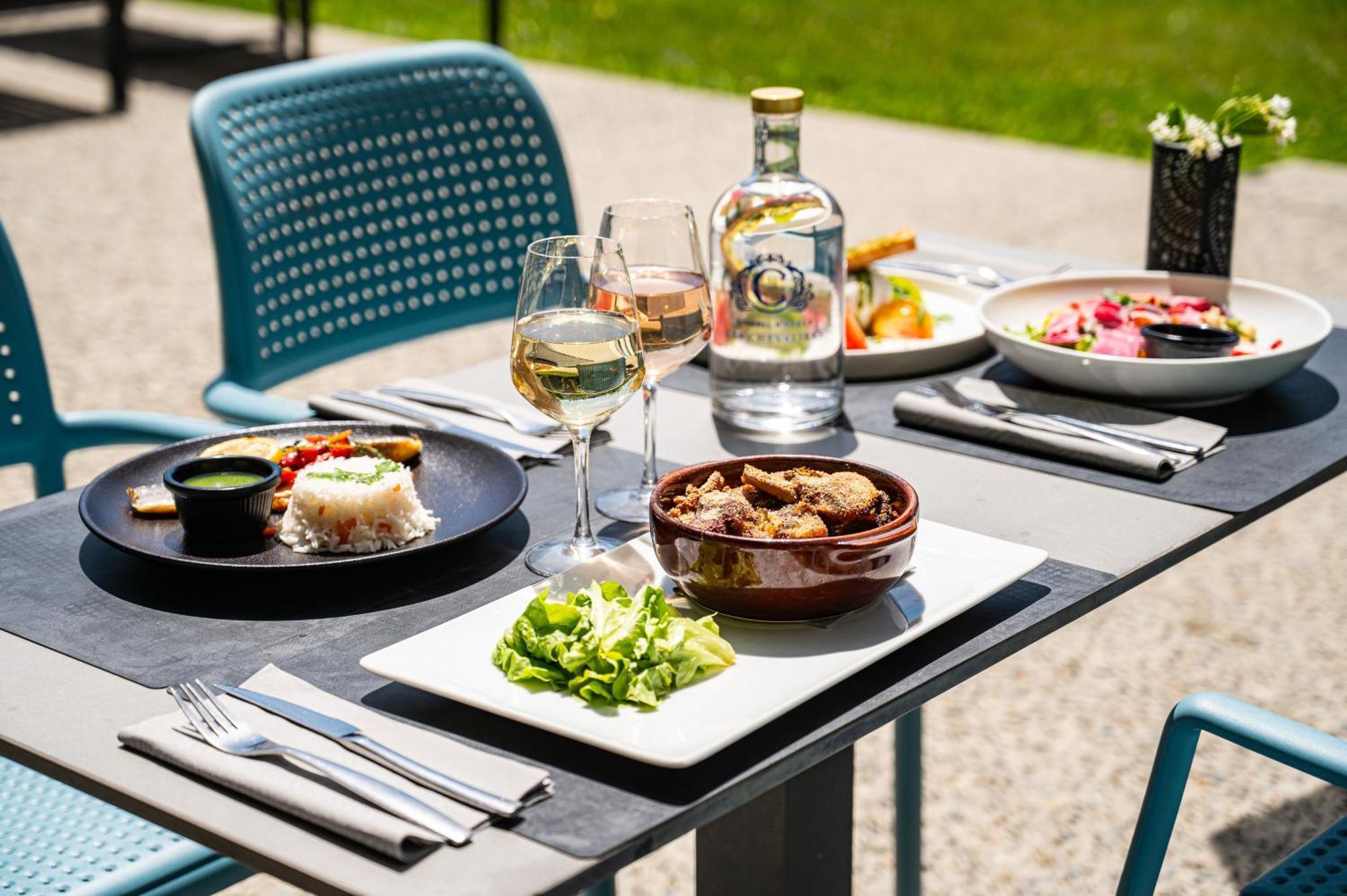 Sowell Hotels Les Chevaliers Carcassonne Bagian luar foto